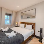 Prefect Studio Apartment At Central Brighton Next To Beach