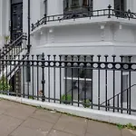 Central Brighton Flat, 3 Bedrooms, Sleeps 6, Close To Shops And Beach