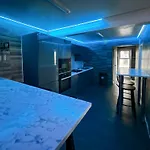 Family Holiday Home With Hot Tub & Sauna Sleeps 8