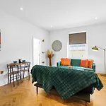 Stylish Modern Central Flat