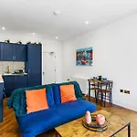 Stylish Modern Central Flat