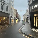 Flat 1 Stunning Central Loft Style Apartment In The Famous Brighton Lanes