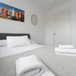 New Perfect 3 Bed House And Parking