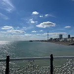 Best Location,4-Br House,Churchill Square Car Park & Sea-2 Min, Brighton Conference Centre 3 Min, Shops, Restaurants, I-360, Pier - Walking Distance