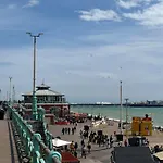 Best Location,4-Br House,Churchill Square Car Park & Sea-2 Min, Brighton Conference Centre 3 Min, Shops, Restaurants, I-360, Pier - Walking Distance