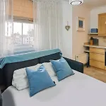 Host & Stay - Regency Square Apartment