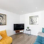 Central Brighton Apartment