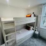 Stylish Brighton Haven, Sleeps 1 To 7, Free Parking