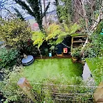 Stylish Brighton Haven, Sleeps 1 To 7, Free Parking