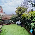 Stylish Brighton Haven, Sleeps 1 To 7, Free Parking