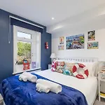 Wave Watcher- 4 Bed Sea View Home