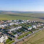 Wave Watcher- 4 Bed Sea View Home