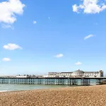 Modern 3 Bedroom Maisonette In Brighton City Centre, 2 Minutes From Sea Front, Lanes And Palace Pier