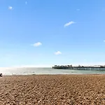 Modern 3 Bedroom Maisonette In Brighton City Centre, 2 Minutes From Sea Front, Lanes And Palace Pier