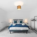 Spacious 2 Bed Flat In Brighton Close To Beach, Hospital, Racecourse & Brighton College