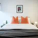 Central 2 Bed Bedroom Next To Brighton Station