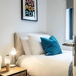 Central 2 Bed Bedroom Next To Brighton Station