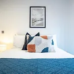 Central 2 Bed Bedroom Next To Brighton Station