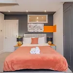 2 Bedroom Flat With Sea View And Free Parking