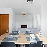 2 Bed Flat Near Beach, Hospital & Brighton College