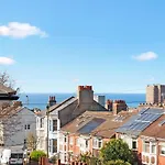 2 Bed Flat Near Beach, Hospital & Brighton College