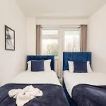 Stylish 2 Bedroom In Central Brighton With Free Parking Near Beach And Train Station