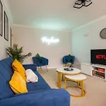 Stylish 2 Bedroom In Central Brighton With Free Parking Near Beach And Train Station