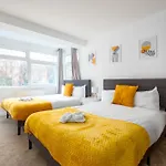 Stylish 2 Bedroom In Central Brighton With Free Parking Near Beach And Train Station