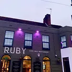 Oyo Ruby Pub & Hotel