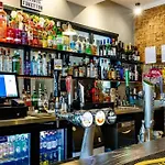 Oyo Ruby Pub & Hotel