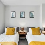 \'Bright Gem By The Sea\' Premium Central 2 Bedroom Flat