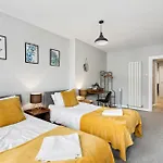 \'Bright Gem By The Sea\' Premium Central 2 Bedroom Flat