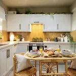 Stylish Studio Suite In The Heart Of Brighton