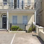 Beaches Brighton - Luxury Seafront Accommodation