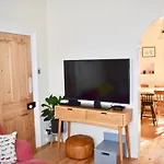 Bright 2 Bedroom House In Central Brighton
