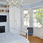 Bright 2 Bedroom House In Central Brighton