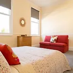 Classic Victorian House Sleeps 8 In East Brighton