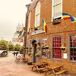 Home Brighton Backpackers