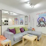 Brighton Getaways-Seaside Patio Apt