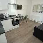 Sea Breeze Apartment - Central - By Brighton Holiday Lets