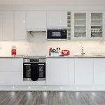 Roomspace Serviced Apartments - The Legacy