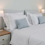 Sea Breeze Cottage With Parking By Myholidaylet