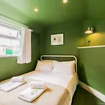 Exquisite 3Bdr Botanical Oasis In Central Brighton