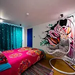 Funky Home By The Pier, 3 Bedrooms, Sleeps 10