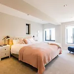 Luxury 3Bdr Conversion W/Private Rooftop Terrace