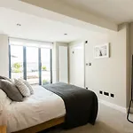 Luxury 3Bdr Conversion W/Private Rooftop Terrace