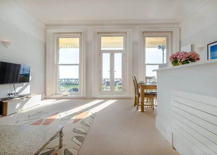 Spectacular Sea Views! Stylish Apt With Balcony