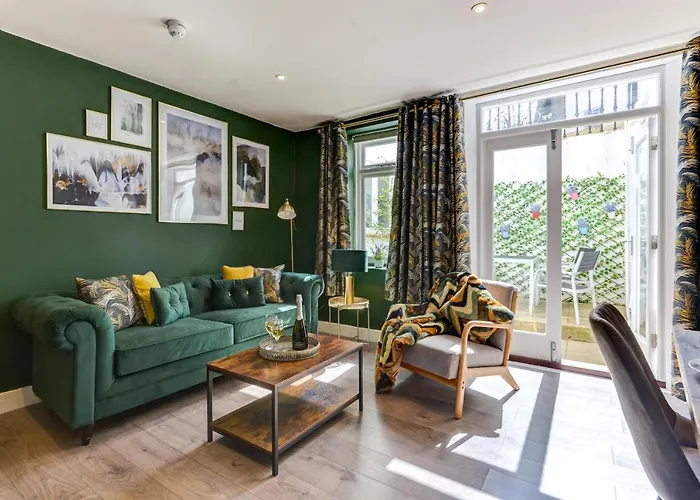 2 Bedroom Cosy Apartment, Powis Square - Brighton