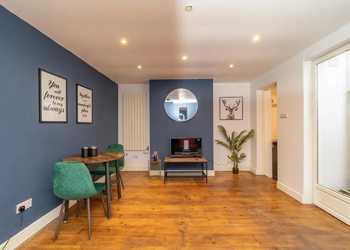 Cosy And Quirky 1 Bedroom Flat With Small Court Yard Next To Brighton Seafront