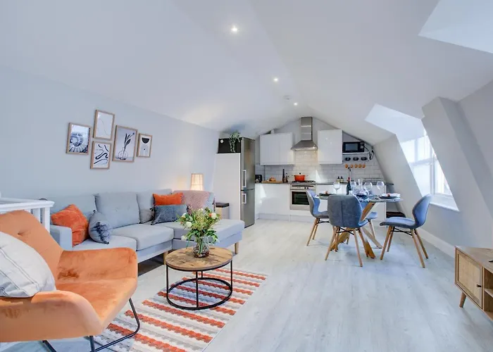 Contemporary 4 Storey Townhouse - Central Brighton